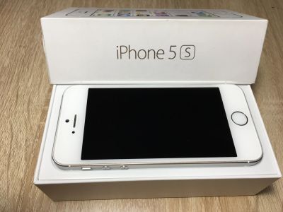 Лот: 12520398. Фото: 1. Apple iPhone 5S 16GB полный комплект... Смартфоны
