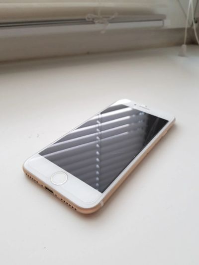 Лот: 16840863. Фото: 1. IPhone 7 32gb и 7 чехлов. Смартфоны