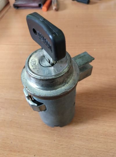 Лот: 25334673. Фото: 1. Замок зажигания от волги. Электрооборудование