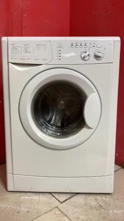 Лот: 21009686. Фото: 1. стиральная машина Indesit бу код... Стиральные машины