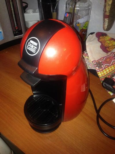 Лот: 9937200. Фото: 1. Кофеварка Dolce gusto. Чайники, кофемашины, кулеры