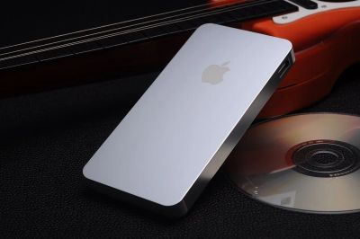 Лот: 4439484. Фото: 1. Внешний аккумулятор Apple (универсальная... Зарядные устройства, блоки питания, адаптеры сетевые для смартфонов