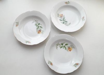 Лот: 15049478. Фото: 1. Три большие суповые тарелки, из... Фарфор, керамика