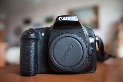 Лот: 3805083. Фото: 1. Зеркальная фотокамера Canon EOS... Цифровые зеркальные