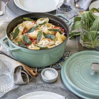 Лот: 24935903. Фото: 1. Кокот Staub La Cocotte 3,8л, шалфей. Кастрюли