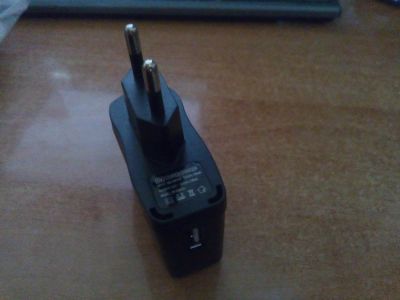 Лот: 10902042. Фото: 1. Зарядное устройство USB. Зарядные устройства, блоки питания, адаптеры сетевые для смартфонов