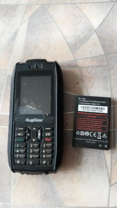 Лот: 9864338. Фото: 1. RugGear, скорее всего 128 модель... Кнопочные мобильные телефоны