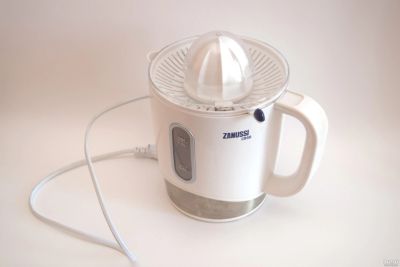 Лот: 13304825. Фото: 1. Соковыжималка для цитрусовых Zanussi... Кухонная