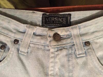 Лот: 8793322. Фото: 1. Джинсы Versace оригинал высокая... Джинсы