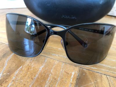 Лот: 19299795. Фото: 1. Солнцезащитные очки Prada оригинал... Очки солнцезащитные