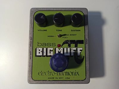 Лот: 16747414. Фото: 1. Electro-Harmonix Bass Big Muff... Гитарные эффекты и комбоусилители