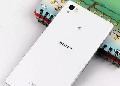 Лот: 4043575. Фото: 1. Sony Z1 белый. Кнопочные мобильные телефоны