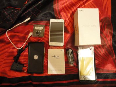 Лот: 3550349. Фото: 1. Смартфон Pantech Sky Vega Racer... Смартфоны