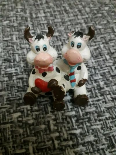 Лот: 11839785. Фото: 1. Статуэтка весёлын коровы. Фигурки, статуэтки
