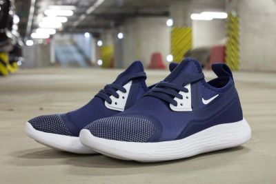 Лот: 9207864. Фото: 1. Кроссовки Nike Lunarcharge Essential... Кеды, кроссовки, слипоны