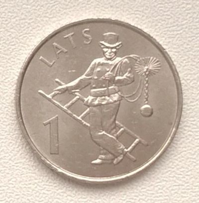Лот: 7452271. Фото: 1. Латвия. 1 лат. 2008 год. Трубочист. Страны СНГ и Балтии