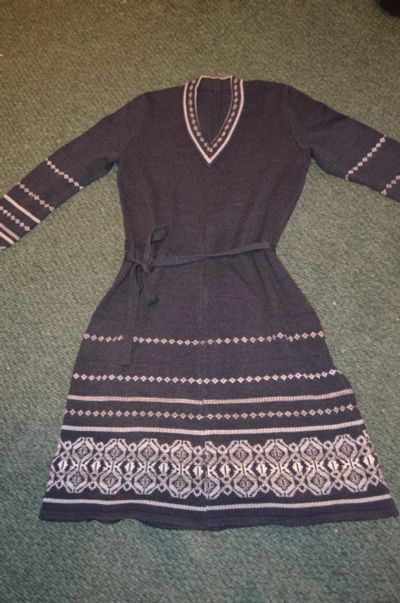 Лот: 3321720. Фото: 1. Теплое вязаное платье как раз... Платья