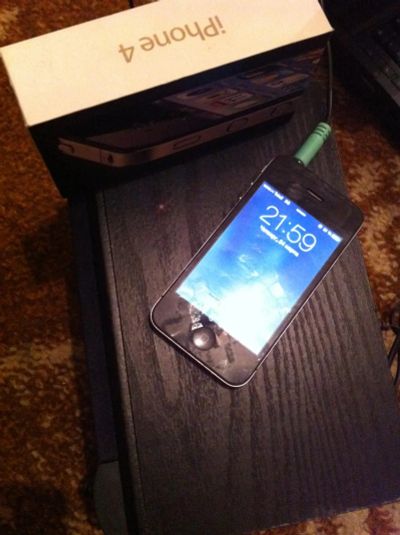 Лот: 6850193. Фото: 1. iPhone 4 black 8gb. Смартфоны