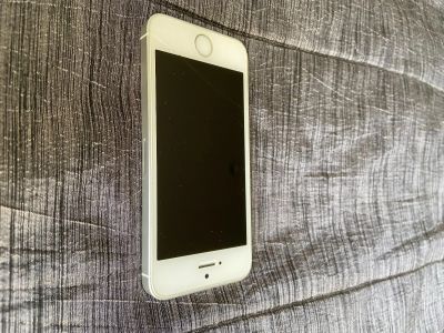 Лот: 16644038. Фото: 1. iPhone 5se 128gb. Смартфоны