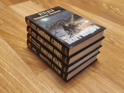 Лот: 25810595. Фото: 1. Книги. Художественная