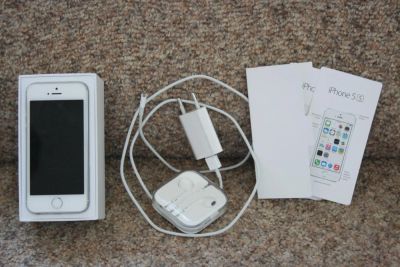 Лот: 6873195. Фото: 1. iPhone 5s 32 Gb в превосходном... Смартфоны