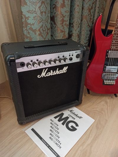 Лот: 16944227. Фото: 1. Комбоусилитель Marshall MG15CFX. Гитарные эффекты и комбоусилители