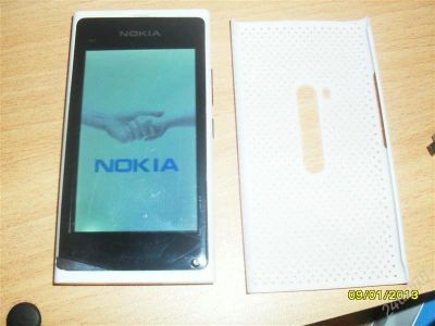 Лот: 2440143. Фото: 1. Nokia N9 белый корпус. Кнопочные мобильные телефоны