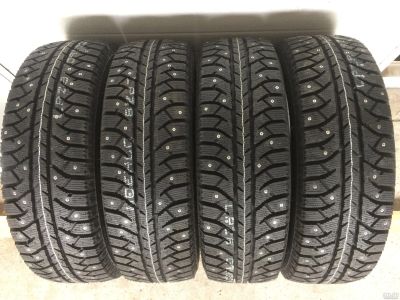 Лот: 23602643. Фото: 1. Зимняя резина 235/55 R-17 "Bridgestone... Шины