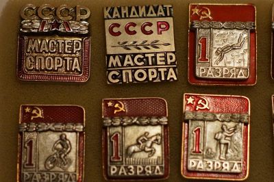 Лот: 3541676. Фото: 1. набор спортивных разрядных знаков... Другое (значки, медали, жетоны)