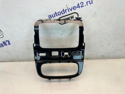 Лот: 22458883. Фото: 1. рамка магнитолы Renault Duster... Другое (автозапчасти)