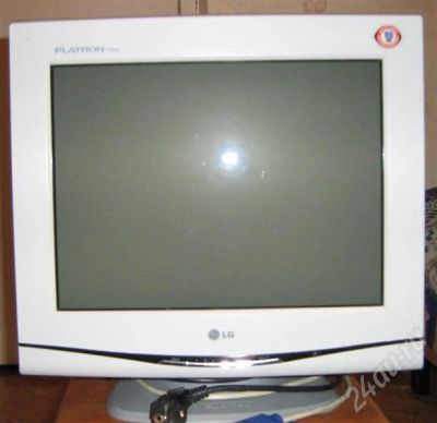 Лот: 224102. Фото: 1. Монитор LG FLATRON F700B. ЭЛТ-мониторы