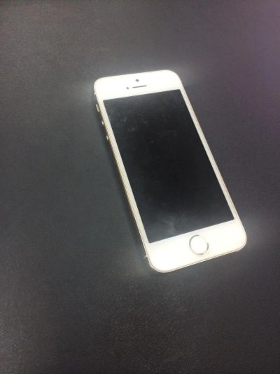 Лот: 4673984. Фото: 1. Iphone 5S 16 gb Золотой. Смартфоны