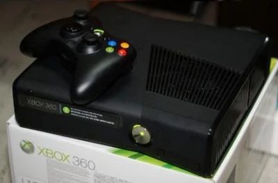 Лот: 6088921. Фото: 1. Xbox 360 sleem 250gb, 2 гейпада... Игровые приставки, консоли
