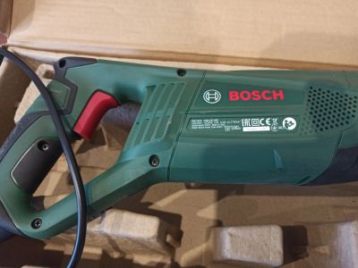 Лот: 22837424. Фото: 1. Сабельная пила Bosch PSA 700E. Электроинструмент
