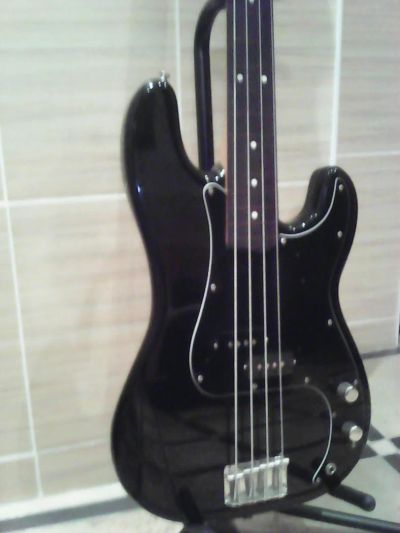 Лот: 10839952. Фото: 1. Fernandes Precision Fretless Bass. Гитары