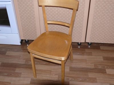 Лот: 3124912. Фото: 1. Стул деревянный лакированный. Столики, стулья, парты