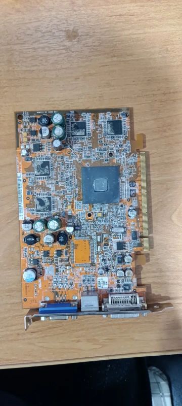 Лот: 19832672. Фото: 1. ASUS EAX1600XT Silent 128 mb. Видеокарты