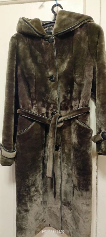 Лот: 24644789. Фото: 1. Мутоновая шуба 44-46 размер. Верхняя одежда
