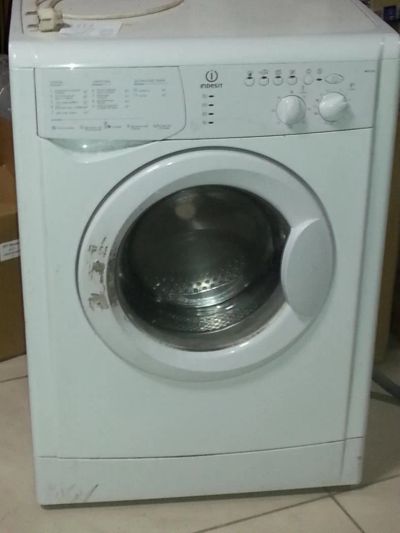 Лот: 9443119. Фото: 1. Стиральная машина indesit wisl... Стиральные машины