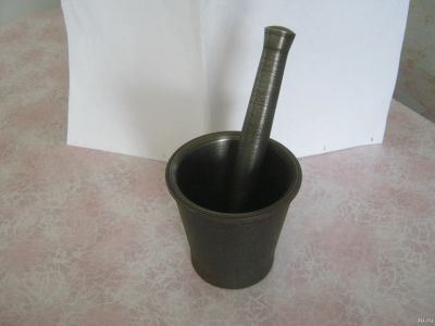 Лот: 18256443. Фото: 1. Ступка чугунная с пестиком. Кухонные аксессуары
