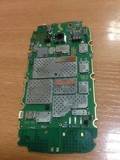 Лот: 6787122. Фото: 1. плата на nokia lumia 710 оригинал... Микросхемы и платы