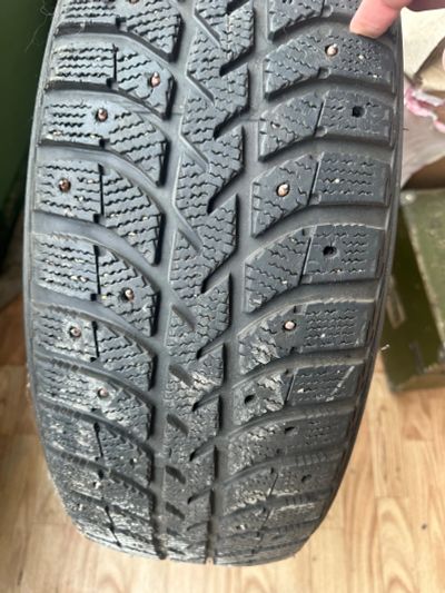 Лот: 14541988. Фото: 1. Одно колесо 235*65*17 Bridgestone. Шины