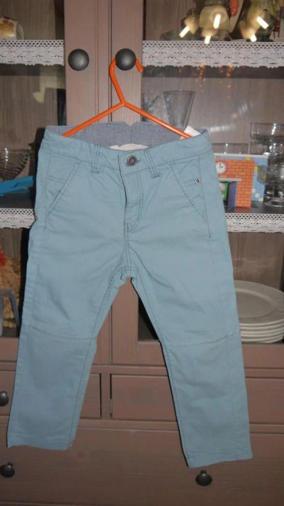 Лот: 7098488. Фото: 1. Джинсы H&M 4-5, 110 см. Брюки, шорты, джинсы