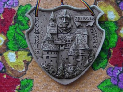 Лот: 6044687. Фото: 1. Сувенир из керамики Дракула. Фигурки, статуэтки