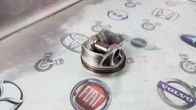 Лот: 23587937. Фото: 1. Поршень BMW 320i N20B20B 11258606461. Двигатель и элементы двигателя