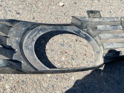 Лот: 22636135. Фото: 1. Накладка туманки 4e0807682c Audi... Кузов