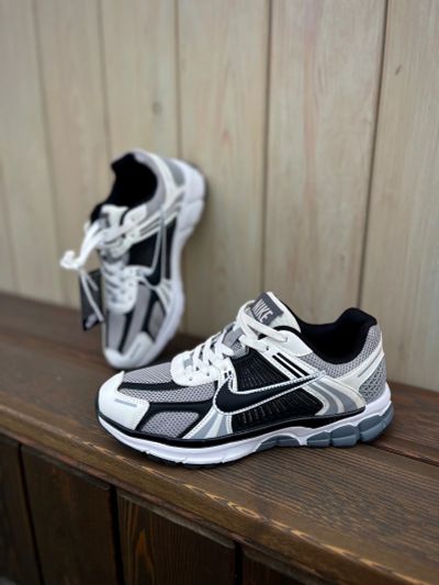 Лот: 25670015. Фото: 1. Кроссовки Nike. Кеды, кроссовки, слипоны