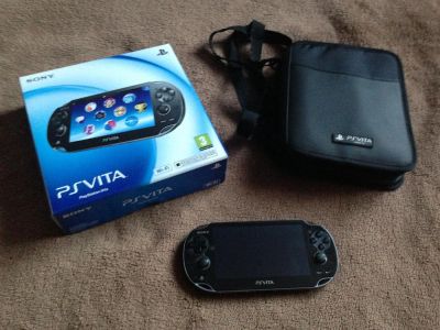 Лот: 3094065. Фото: 1. PS Vita Wi-Fi + карта памяти 4Gb... Игровые приставки, консоли