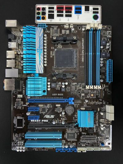 Лот: 24910633. Фото: 1. Материнская плата Gigabyte M5A97... Материнские платы