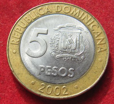 Лот: 18875131. Фото: 1. Доминикана 5 песо, 2002 г. Остальные страны